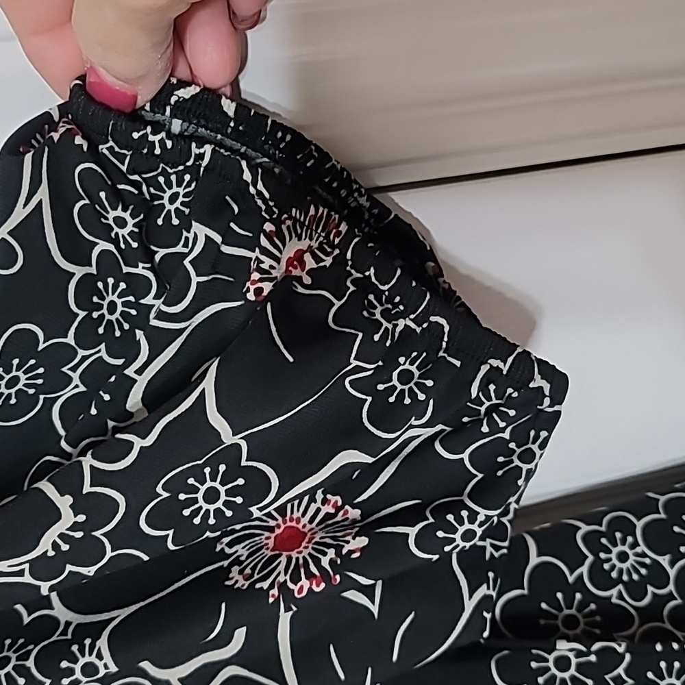 Venezia Black Floral Scoop Neck Blouse with Pink Centers - Picture 4 of 6
